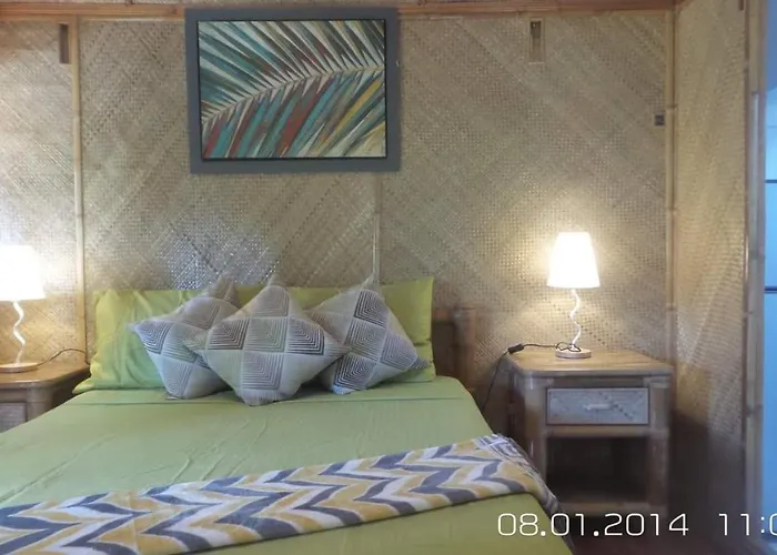 Paraiso Cave & Restaurant & *
