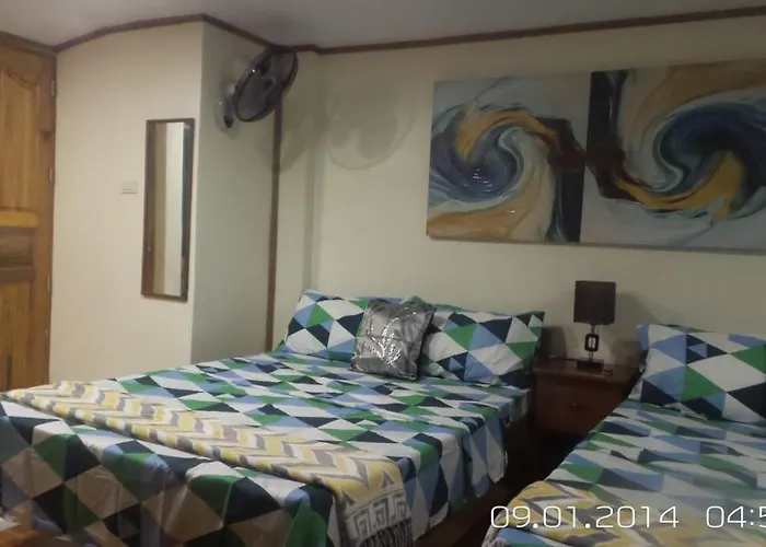 Paraiso Cave & Restaurant & Hotel *