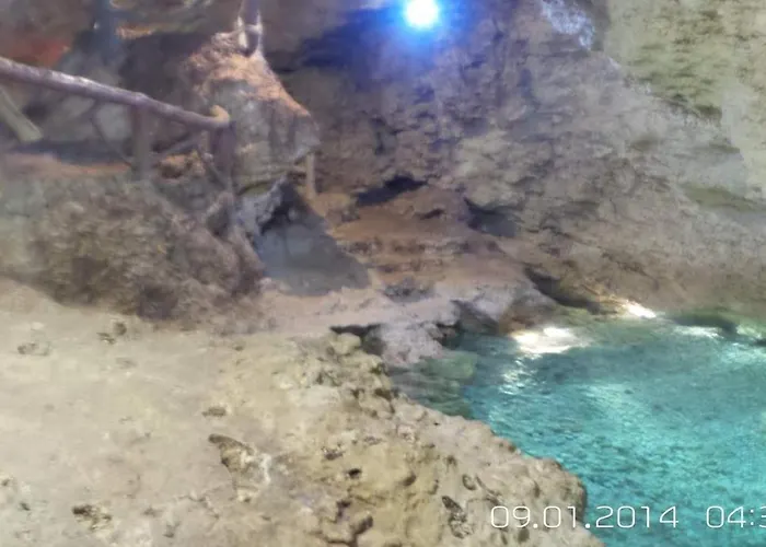 Paraiso Cave & Restaurant & Hotel *